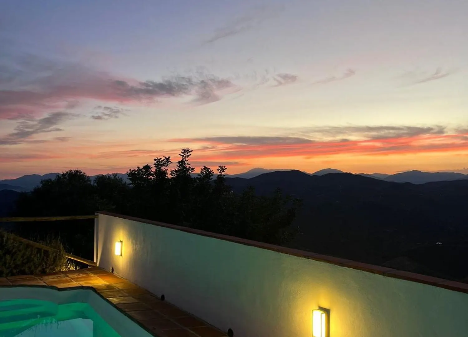 El Cielo, Cortijo En El Corazon De Las Montanas Málaga