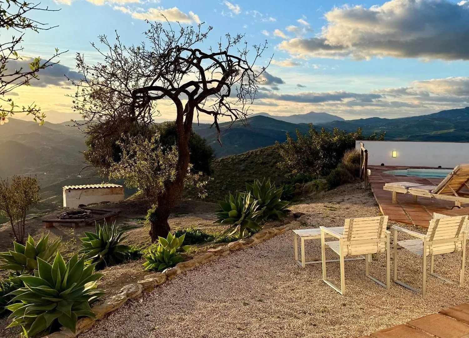 El Cielo, Cortijo En El Corazon De Las Montanas Málaga